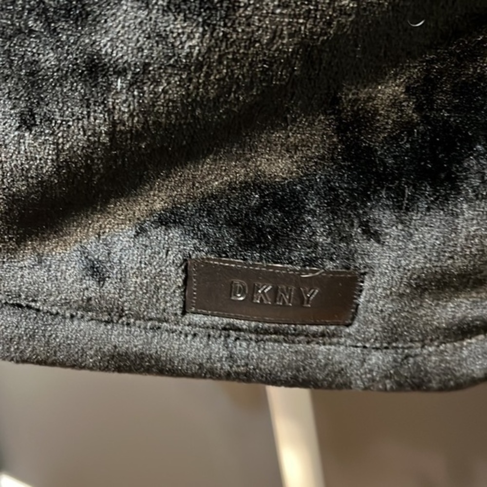 DKNY fluffy‎ oversized black pullover - Picture 2 of 5
